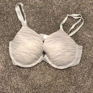 Pink wear everywhere T-shirt bra size 34c